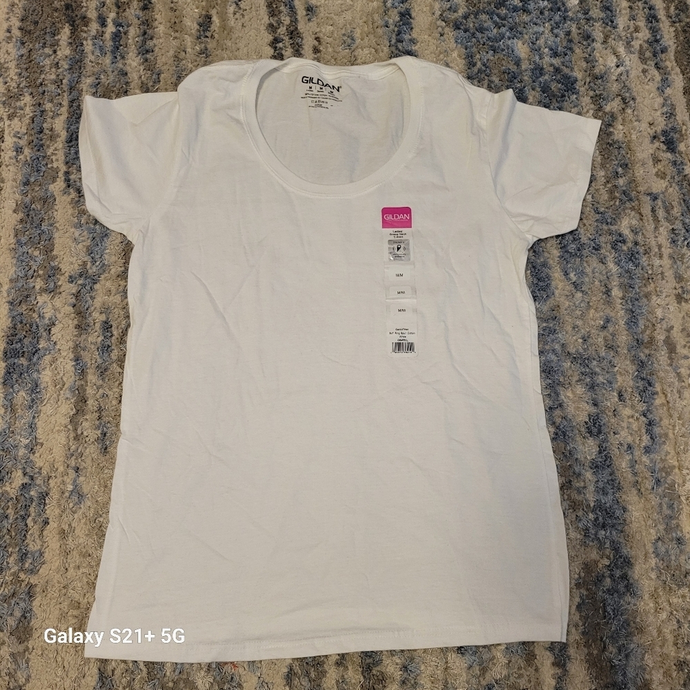 Gildan White T-Shirt Size M